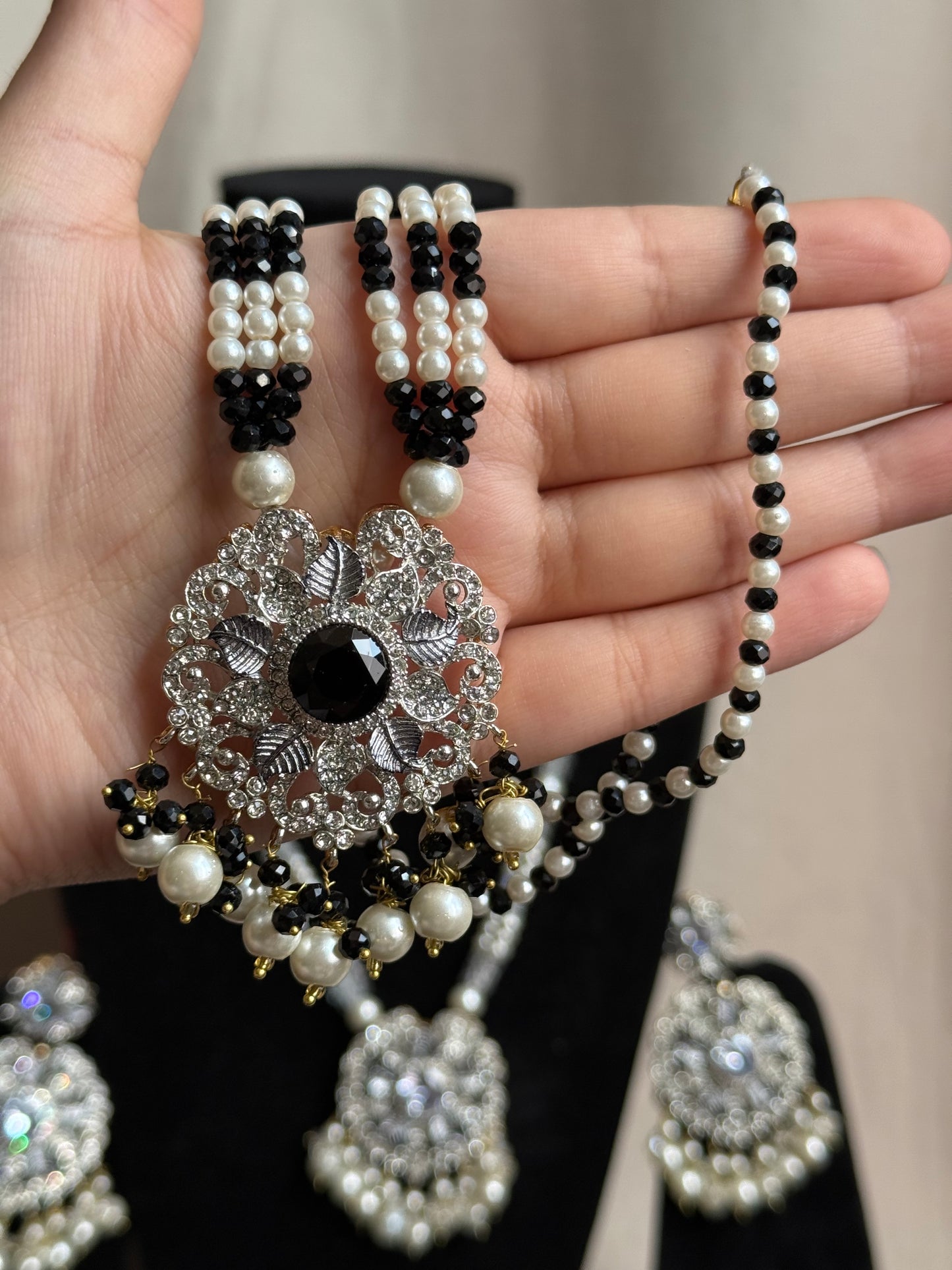 Mehar - Mala with earrings | available in 9 colours