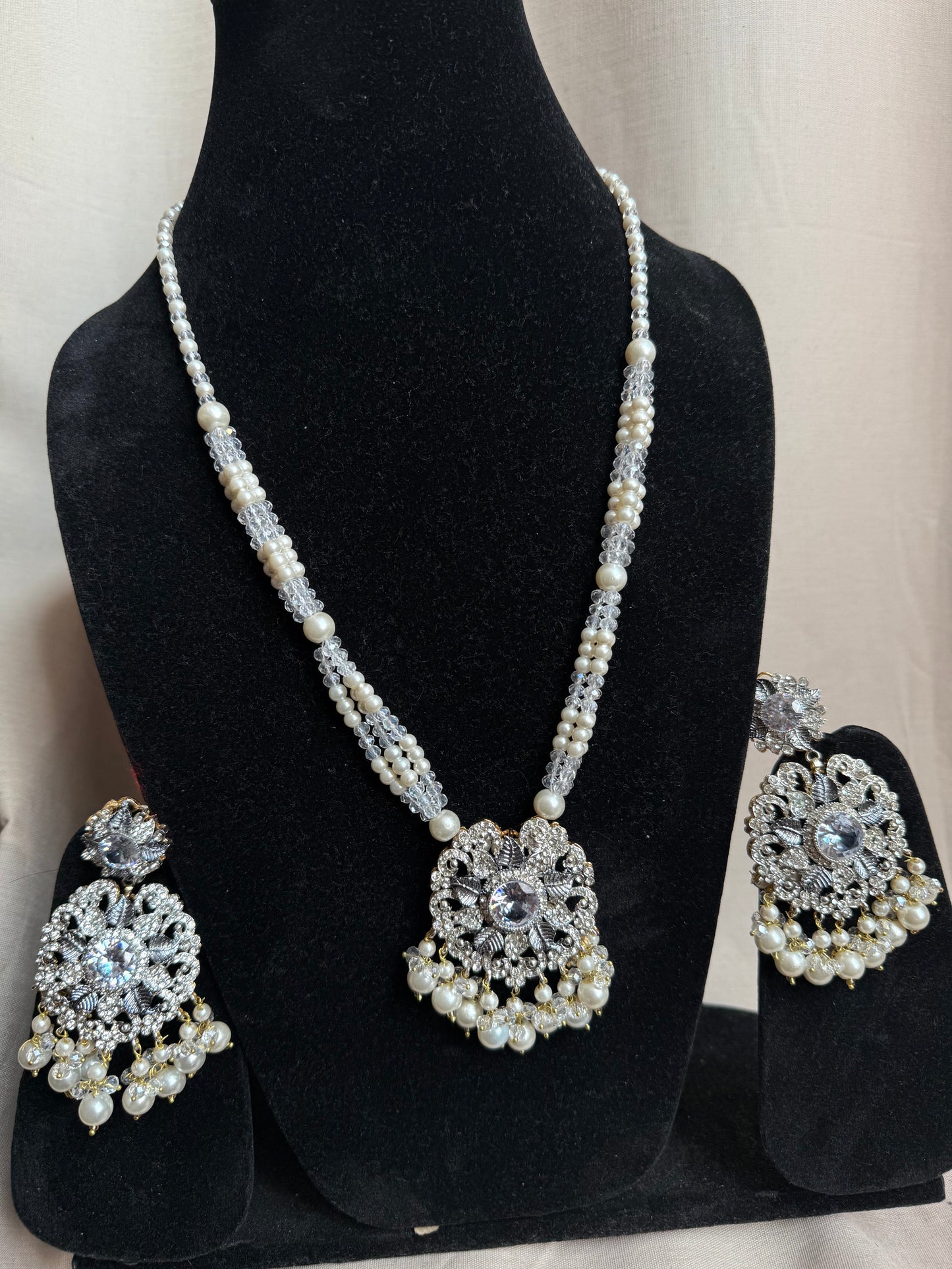 Mehar - Mala with earrings | available in 9 colours
