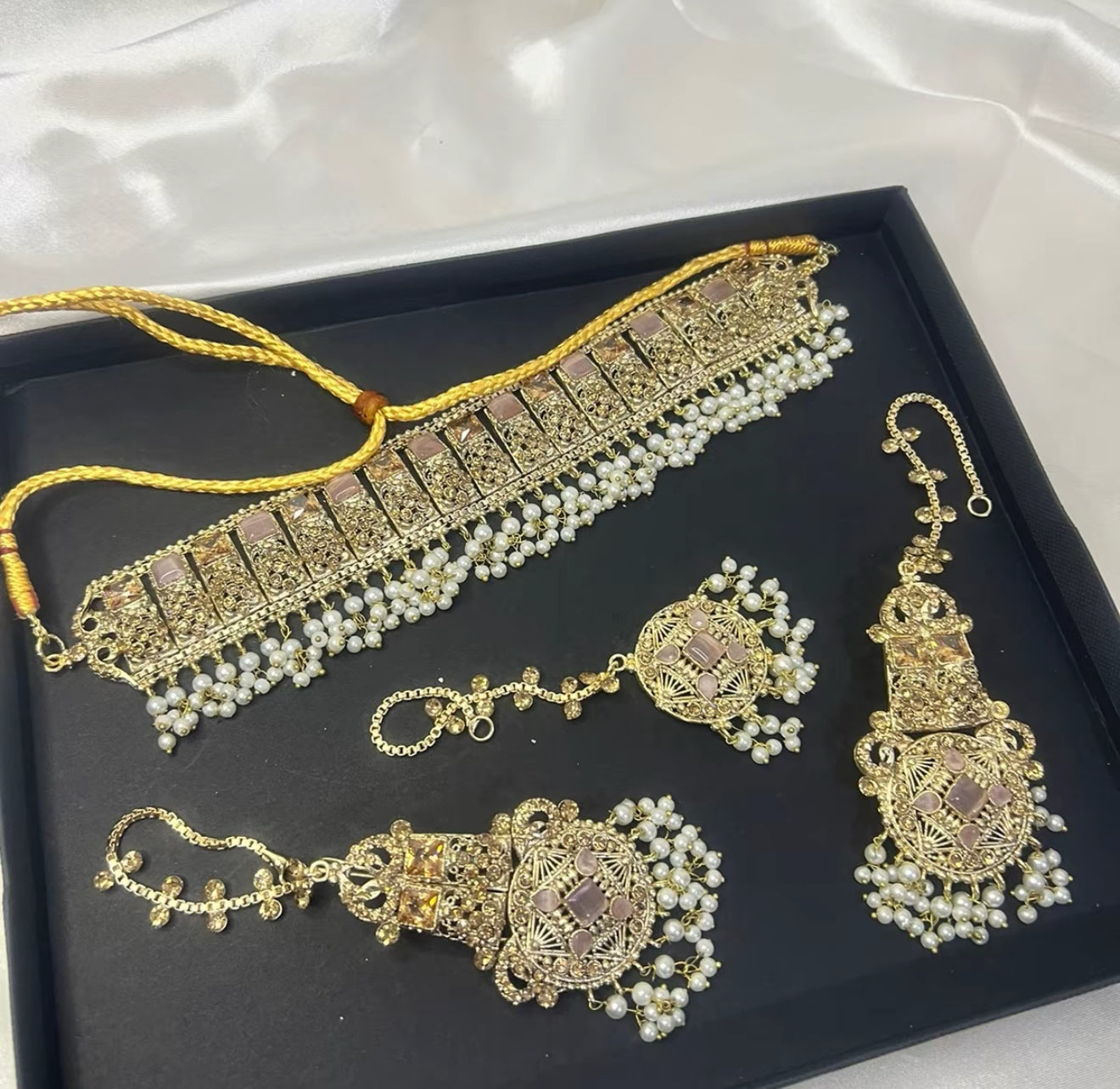 Eman - Choker set