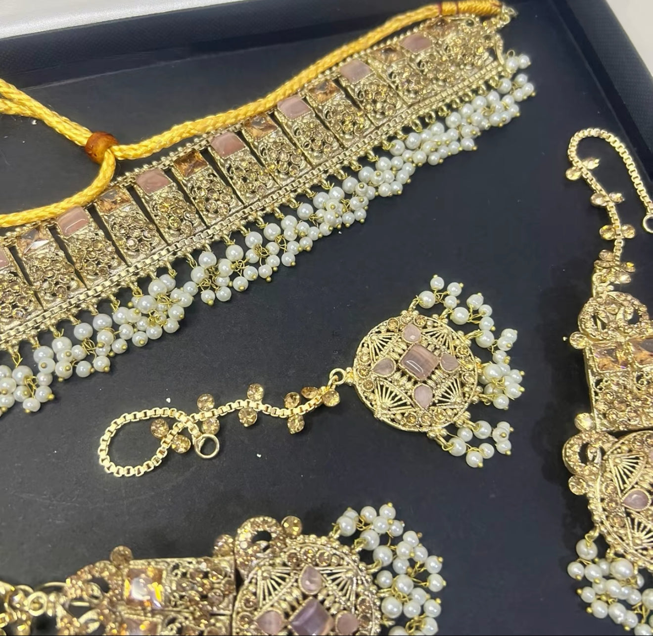 Eman - Choker set