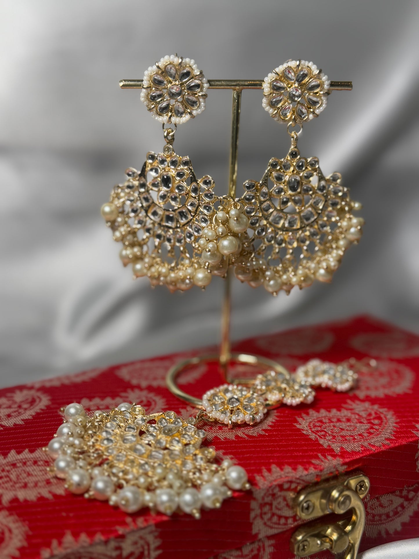 Shanaya - Earrings with Tikka