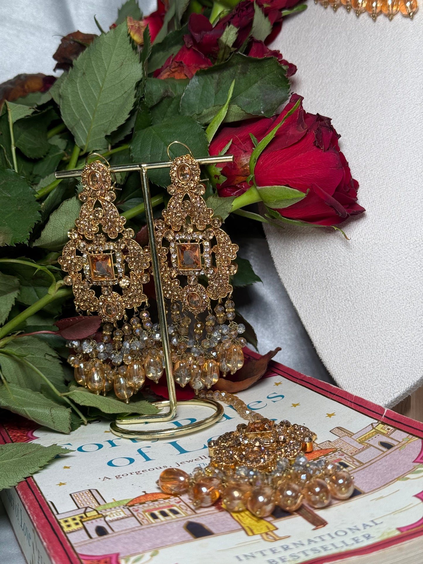 Hoor - Choker set with earrings and tikka