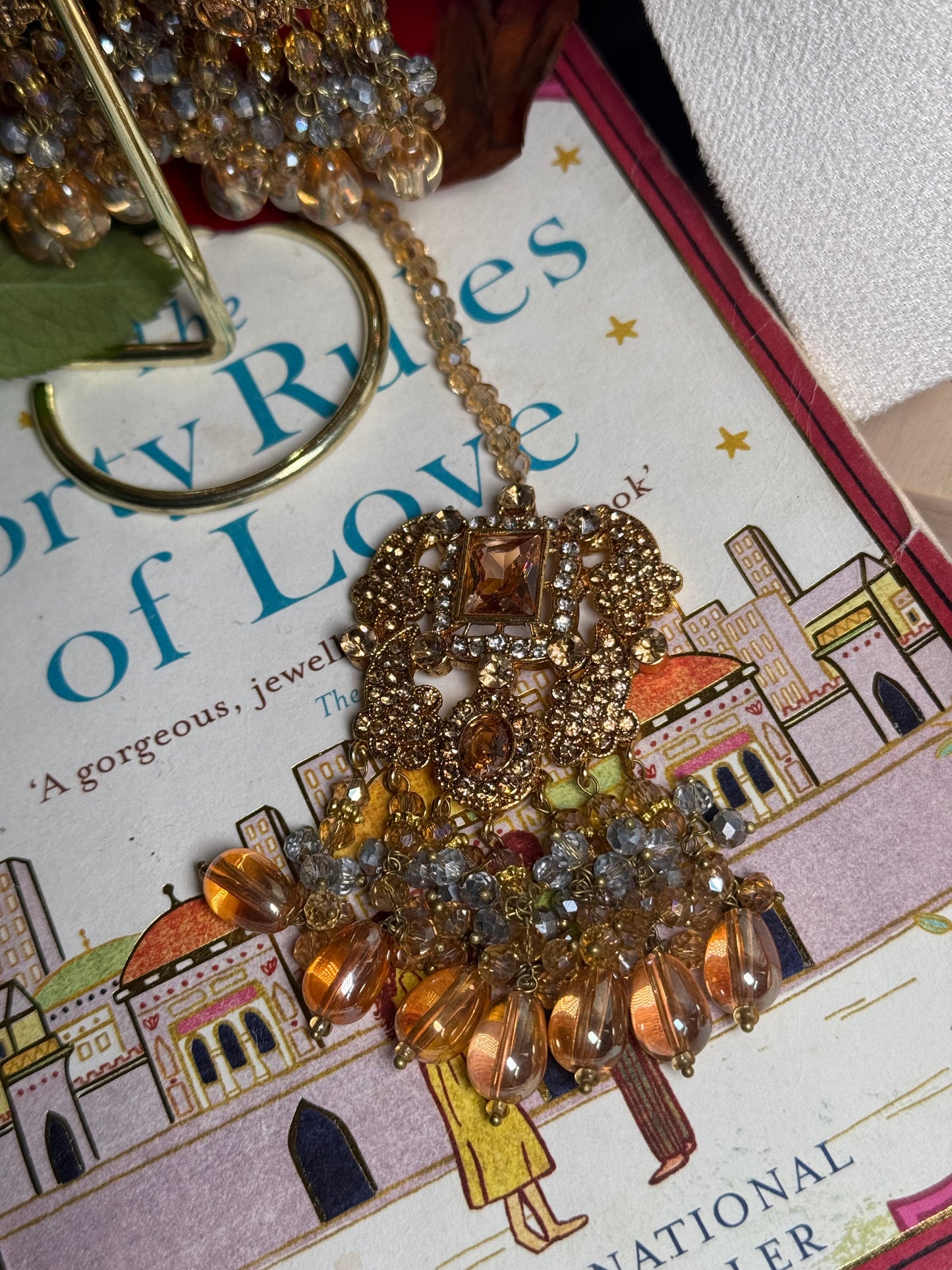 Hoor - Choker set with earrings and tikka