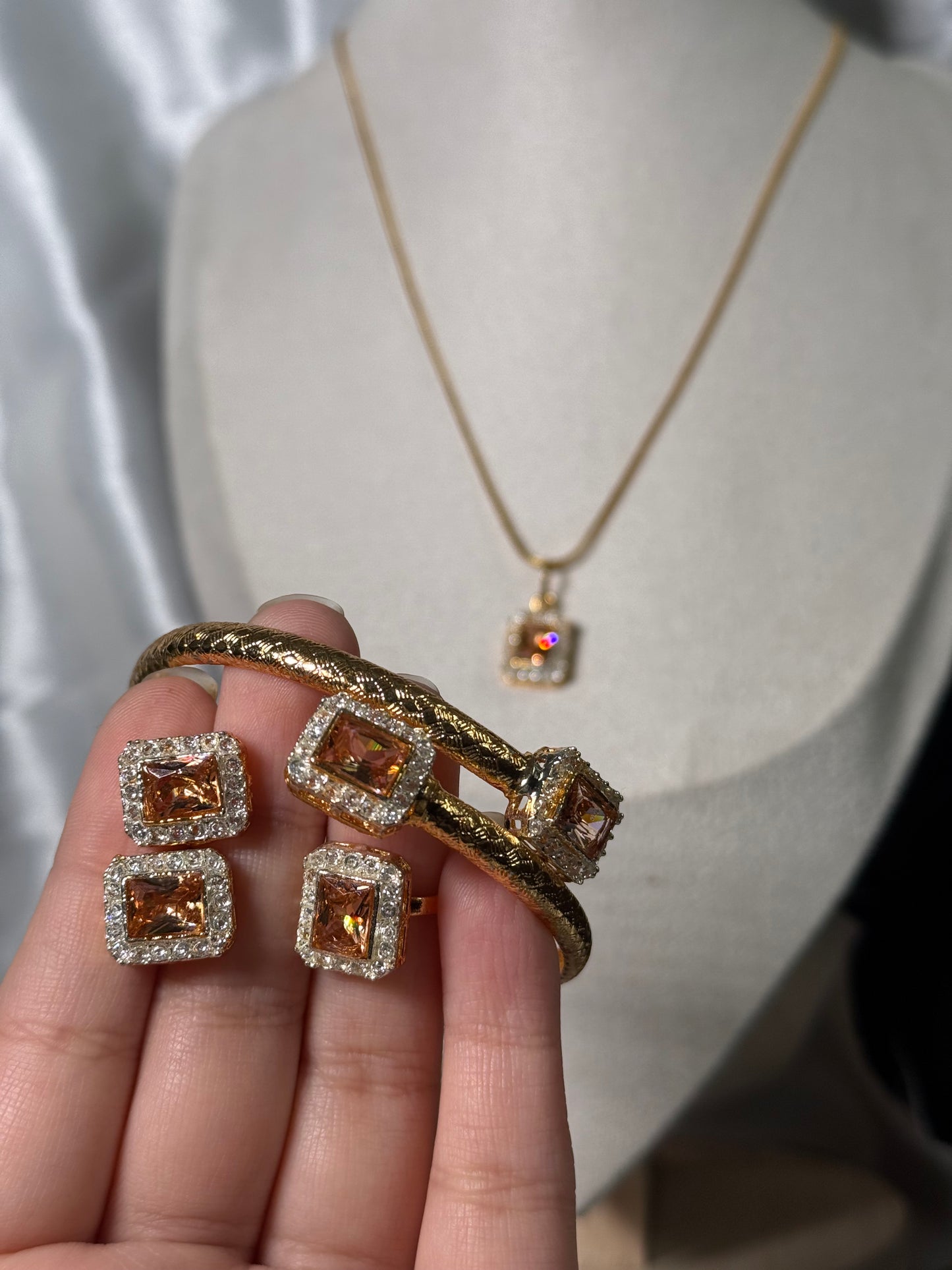 Pari - Locket set 4 pieces 2 Colours available