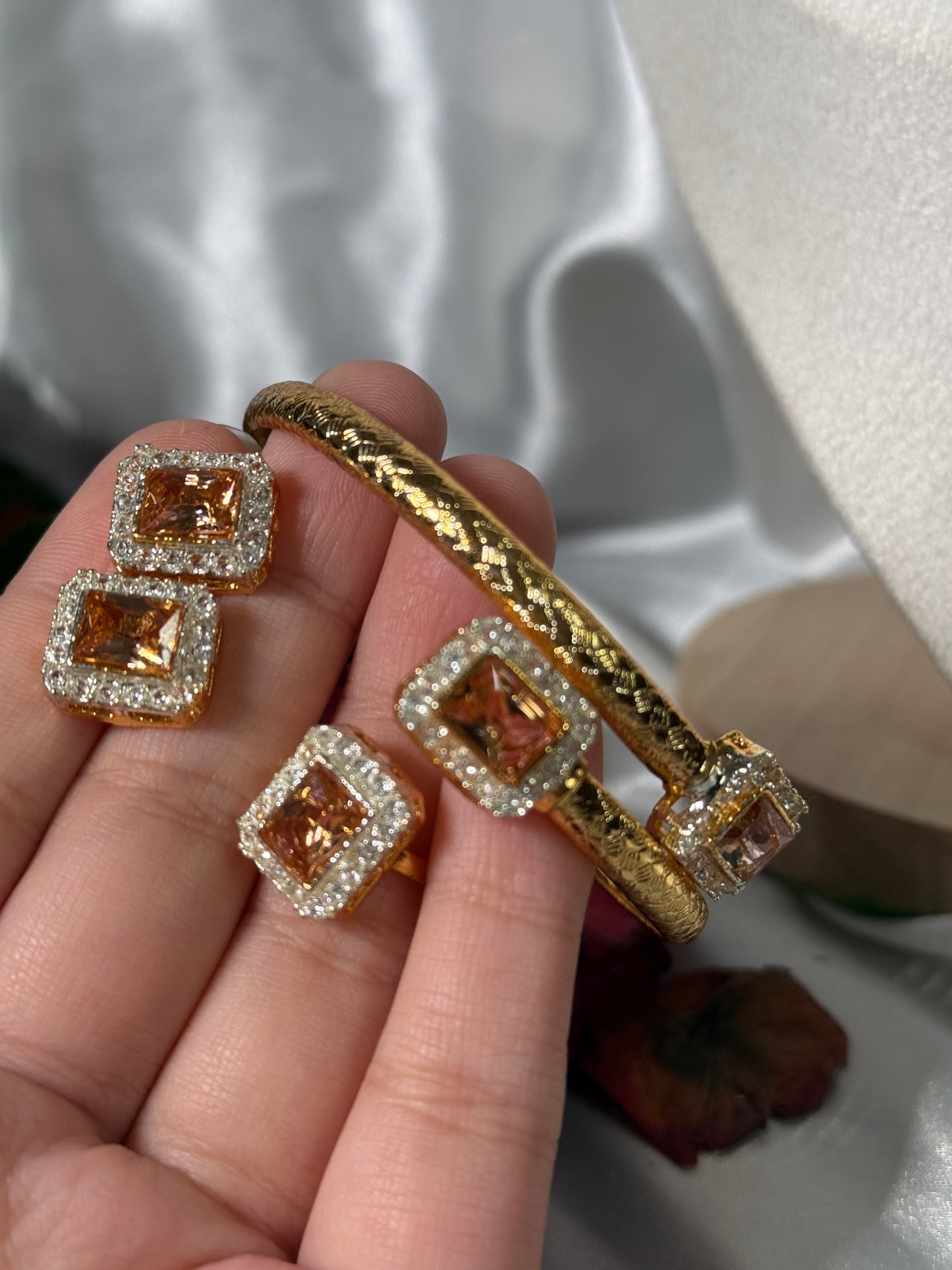 Pari - Locket set 4 pieces 2 Colours available