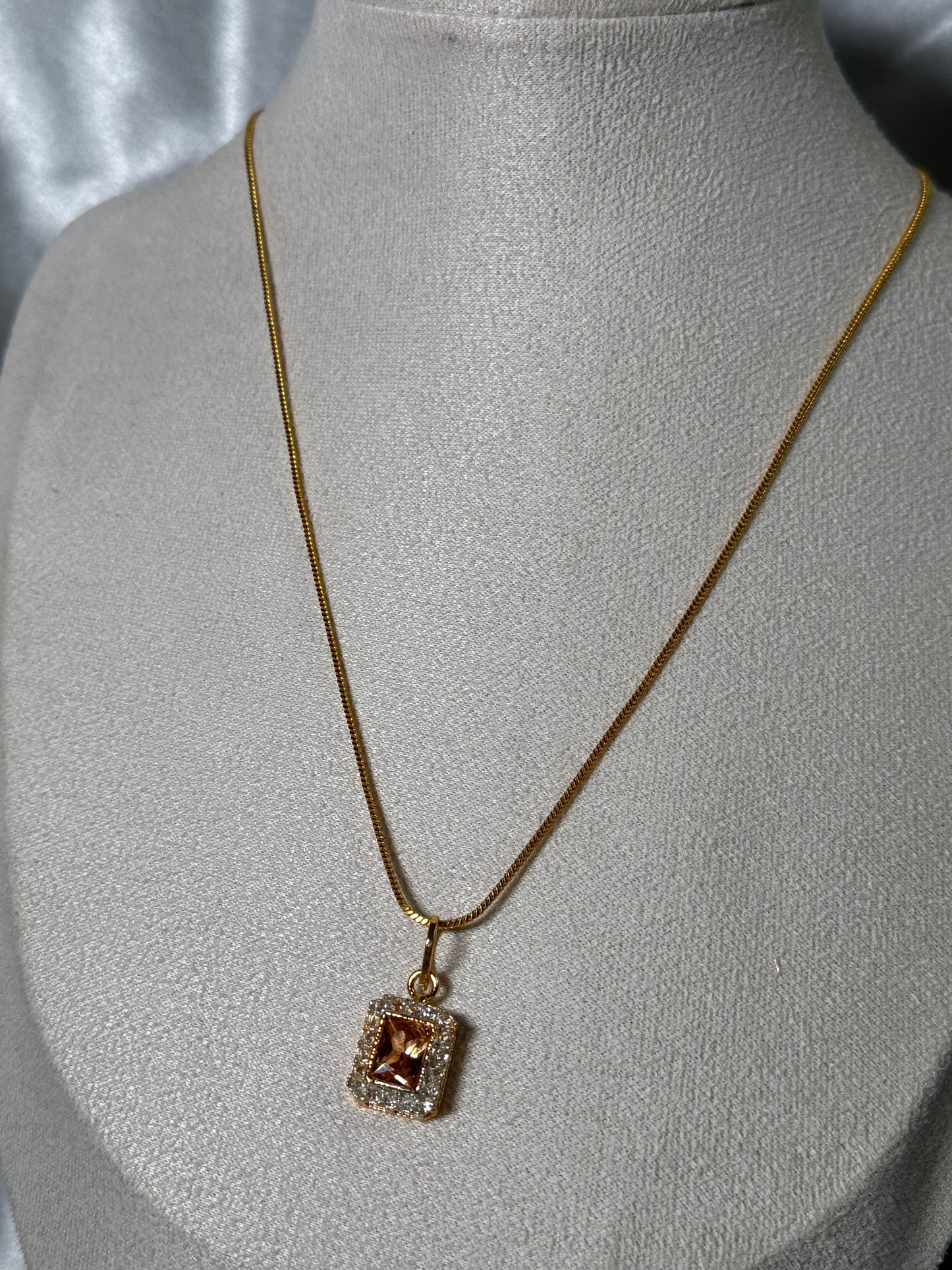 Pari - Locket set 4 pieces 2 Colours available