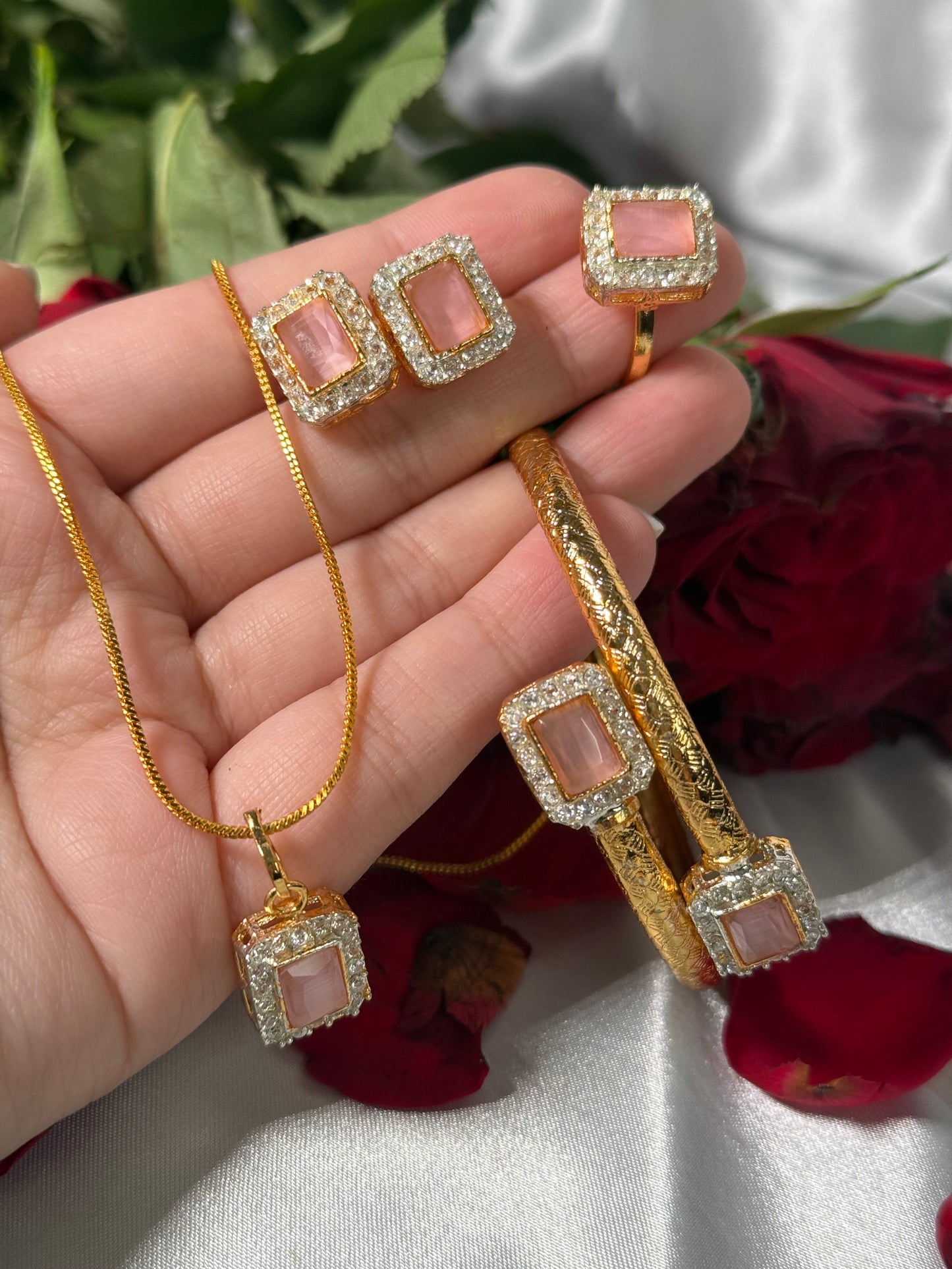 Pari - Locket set 4 pieces 2 Colours available