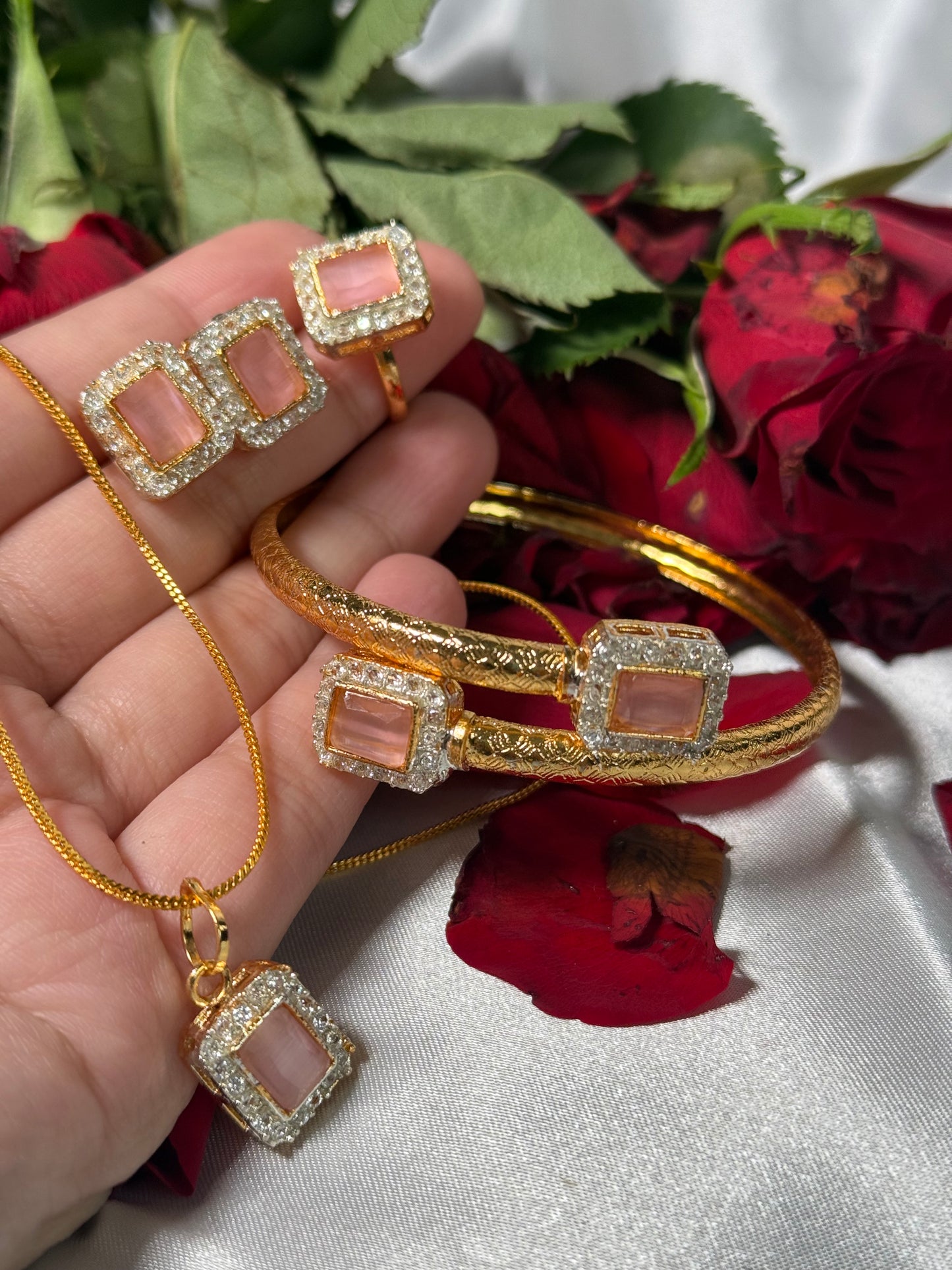 Pari - Locket set 4 pieces 2 Colours available