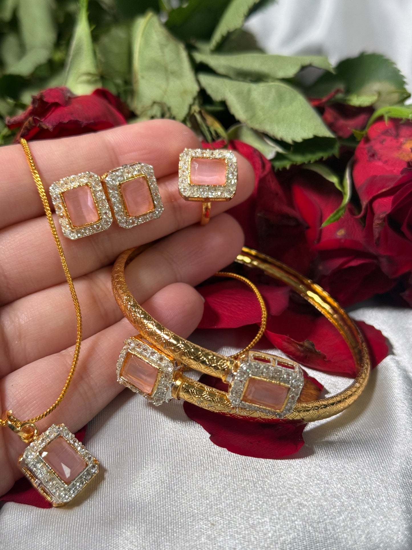 Pari - Locket set 4 pieces 2 Colours available