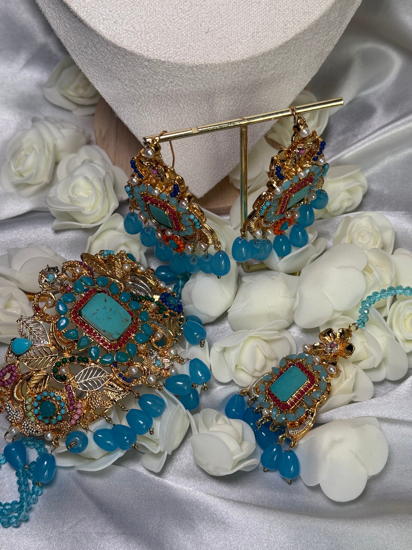 Deena - Choker with earrings and tikka