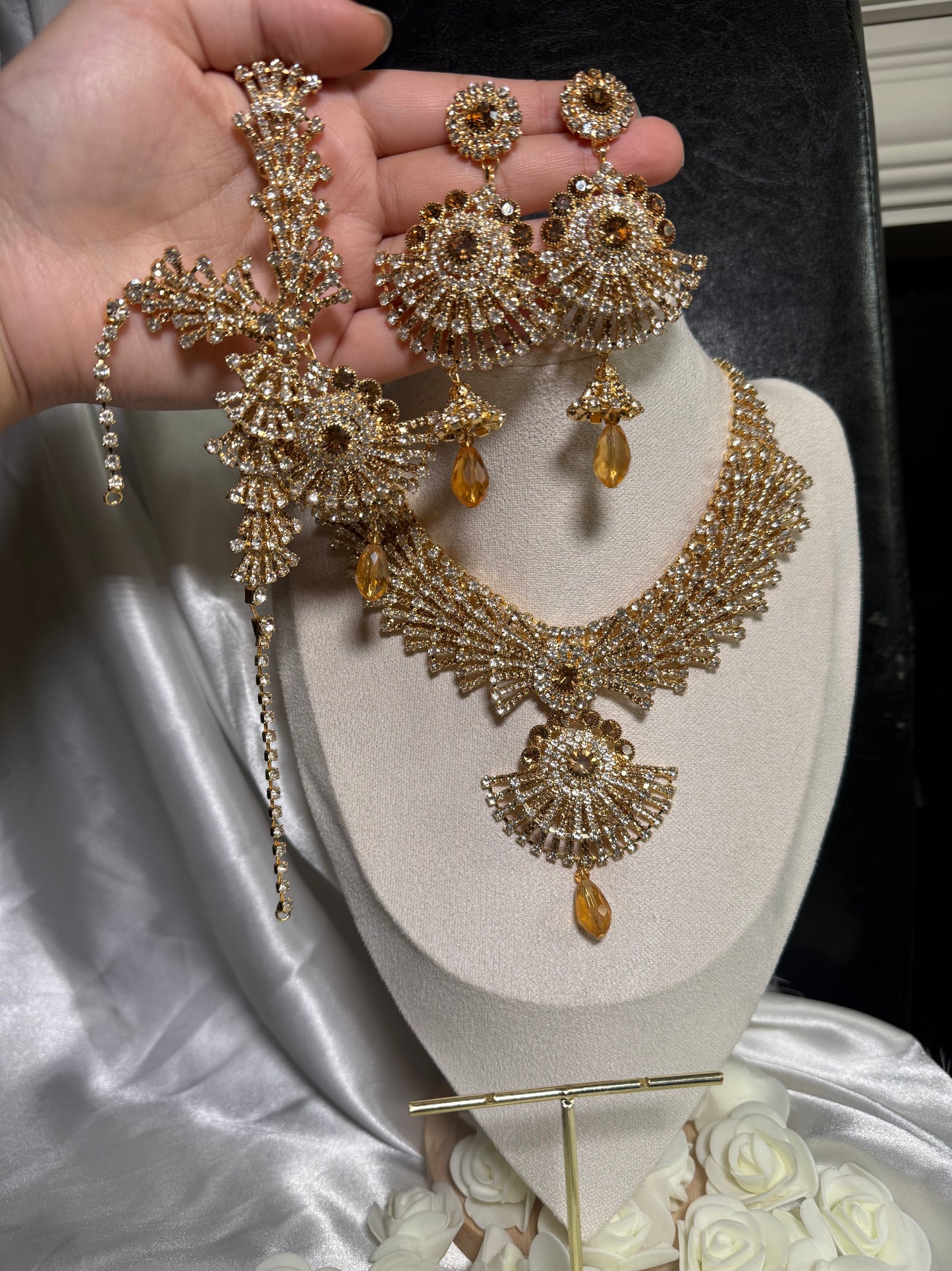 Malaika - Necklace with MathaPatti and earrings