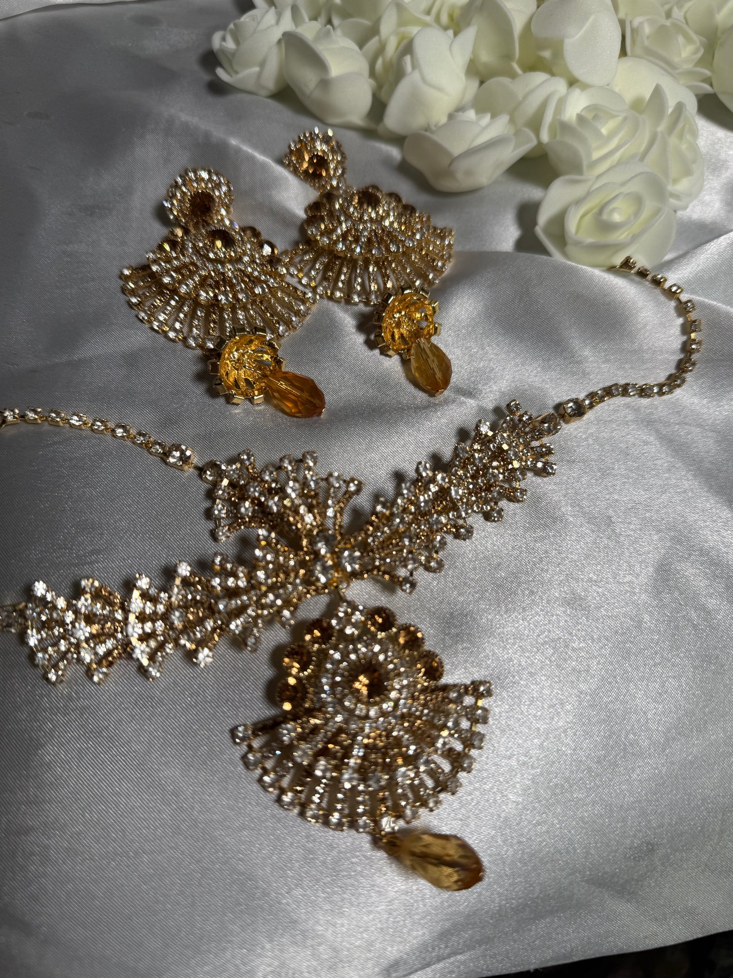 Malaika - Necklace with MathaPatti and earrings