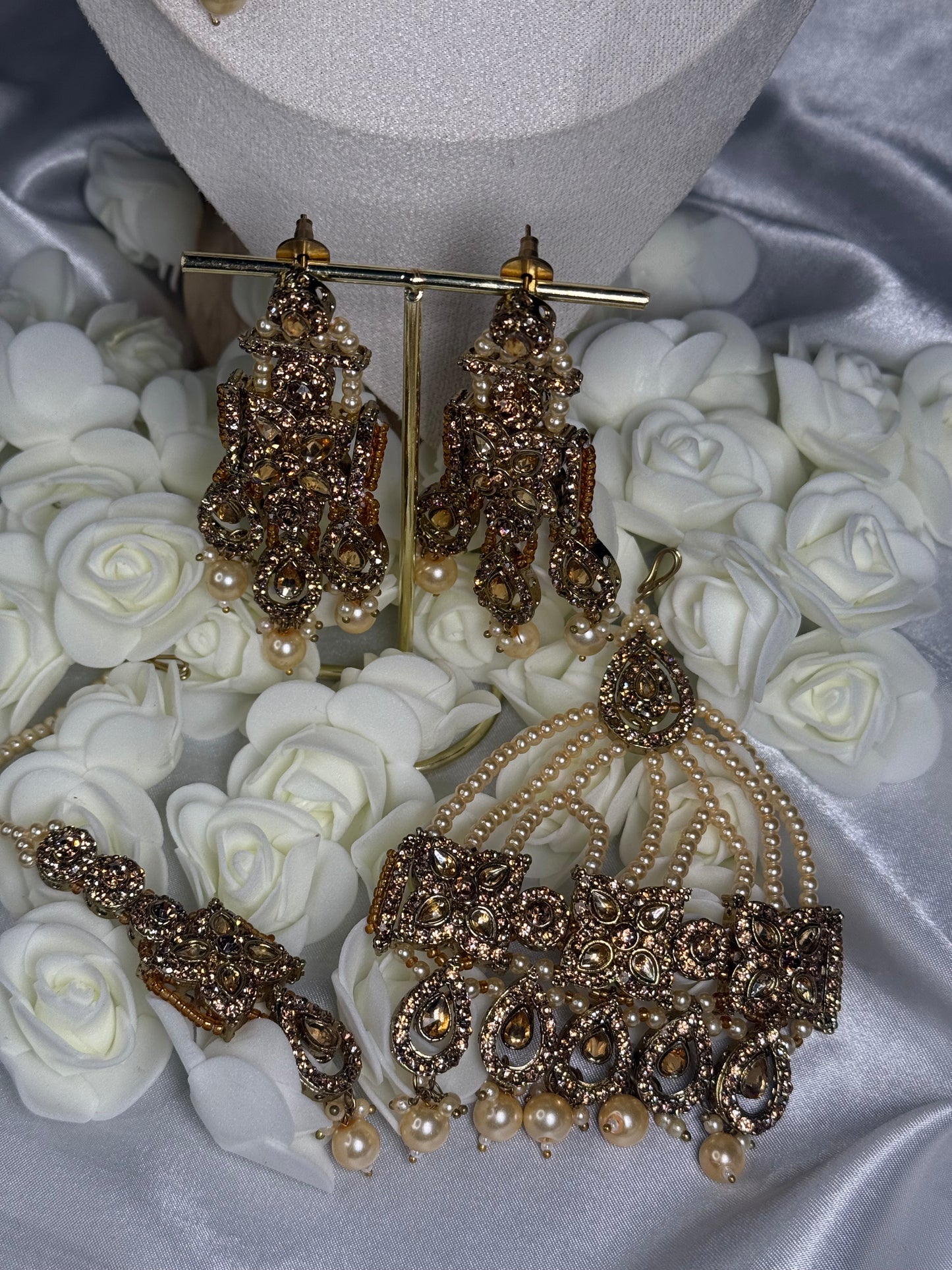 Fakhra - Choker set with Jhumar