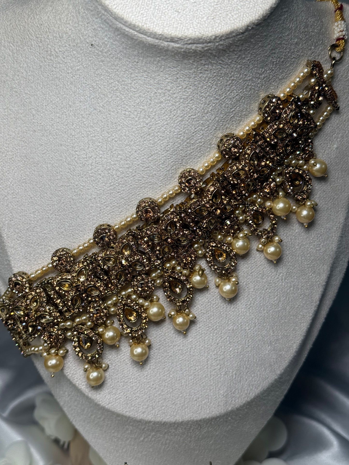 Fakhra - Choker set with Jhumar