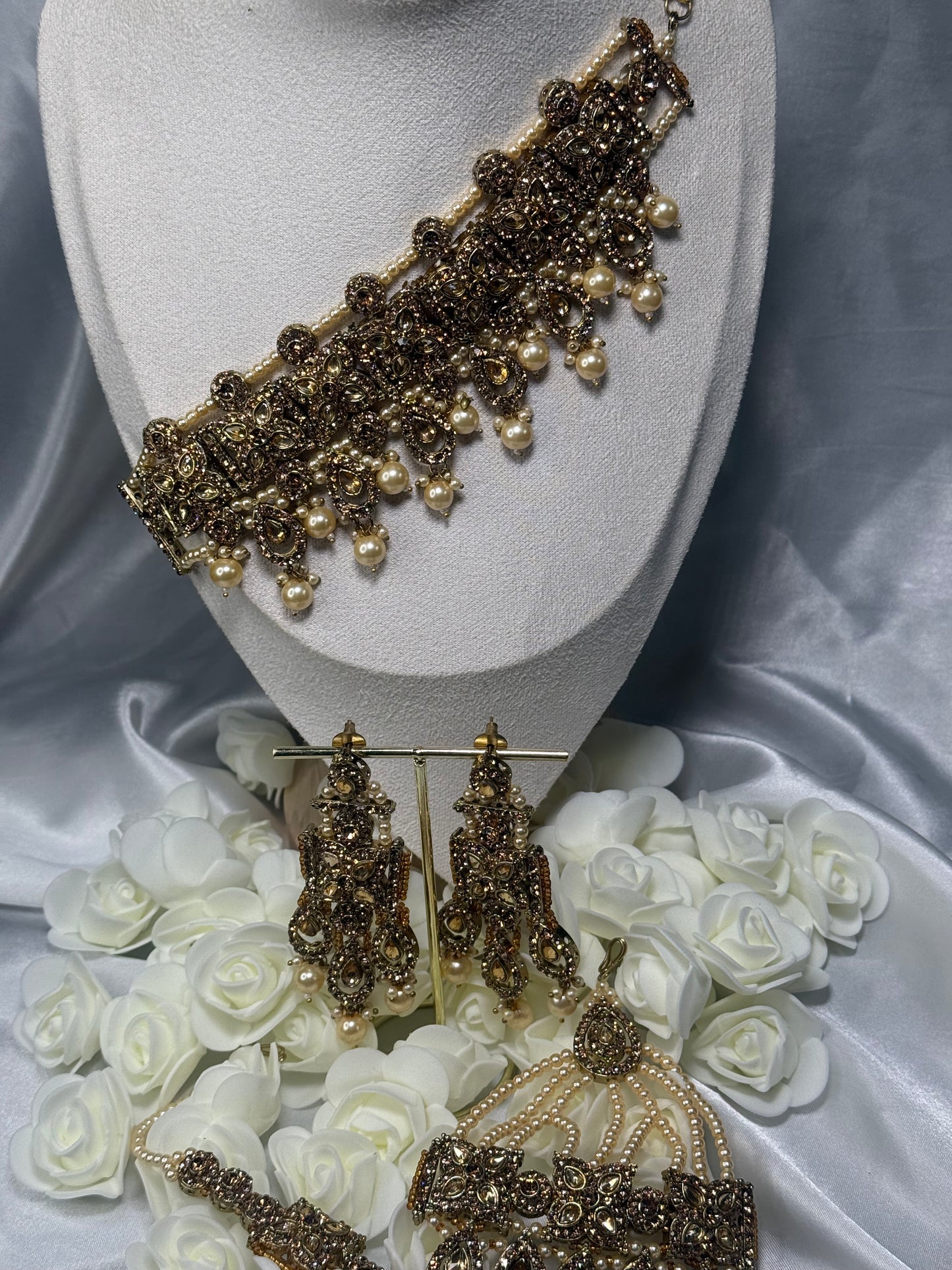 Fakhra - Choker set with Jhumar