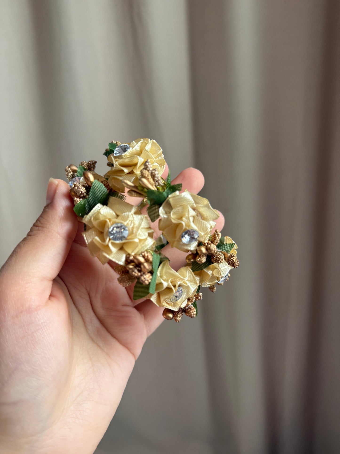 Flower Gajra Bangles (artificial flowers) fit till size 2.8 ONLY!