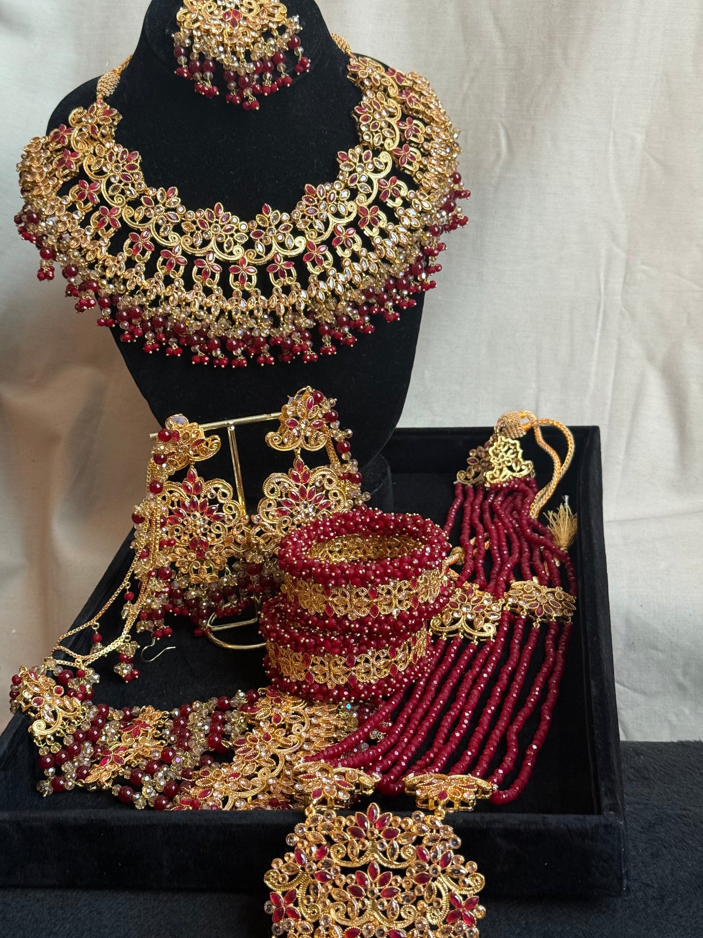 Humna - Heavy Bridal set includes: Mala, choker, Jhumar, Earrings and Tikka