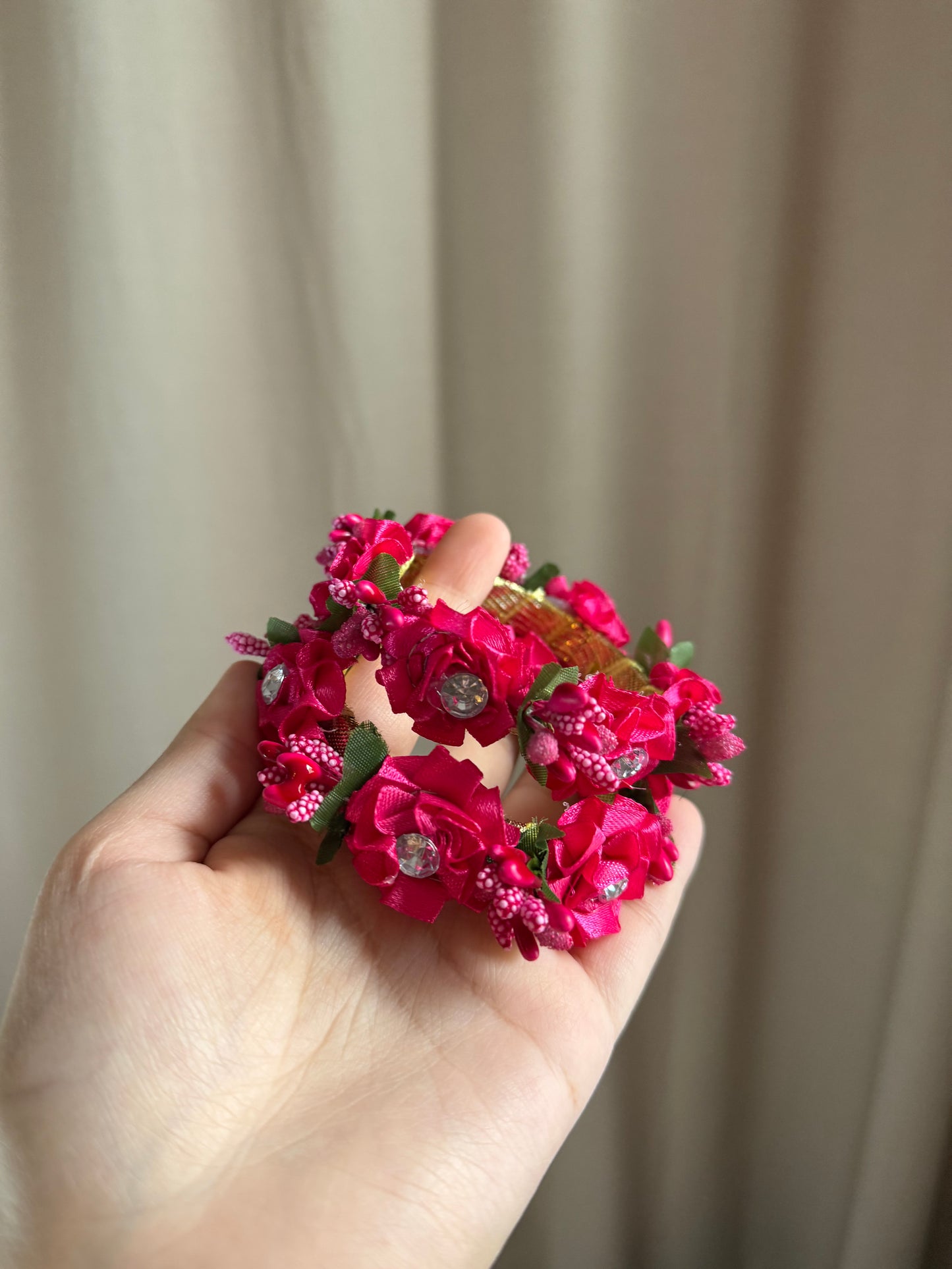 Flower Gajra Bangles (artificial flowers) fit till size 2.8 ONLY!