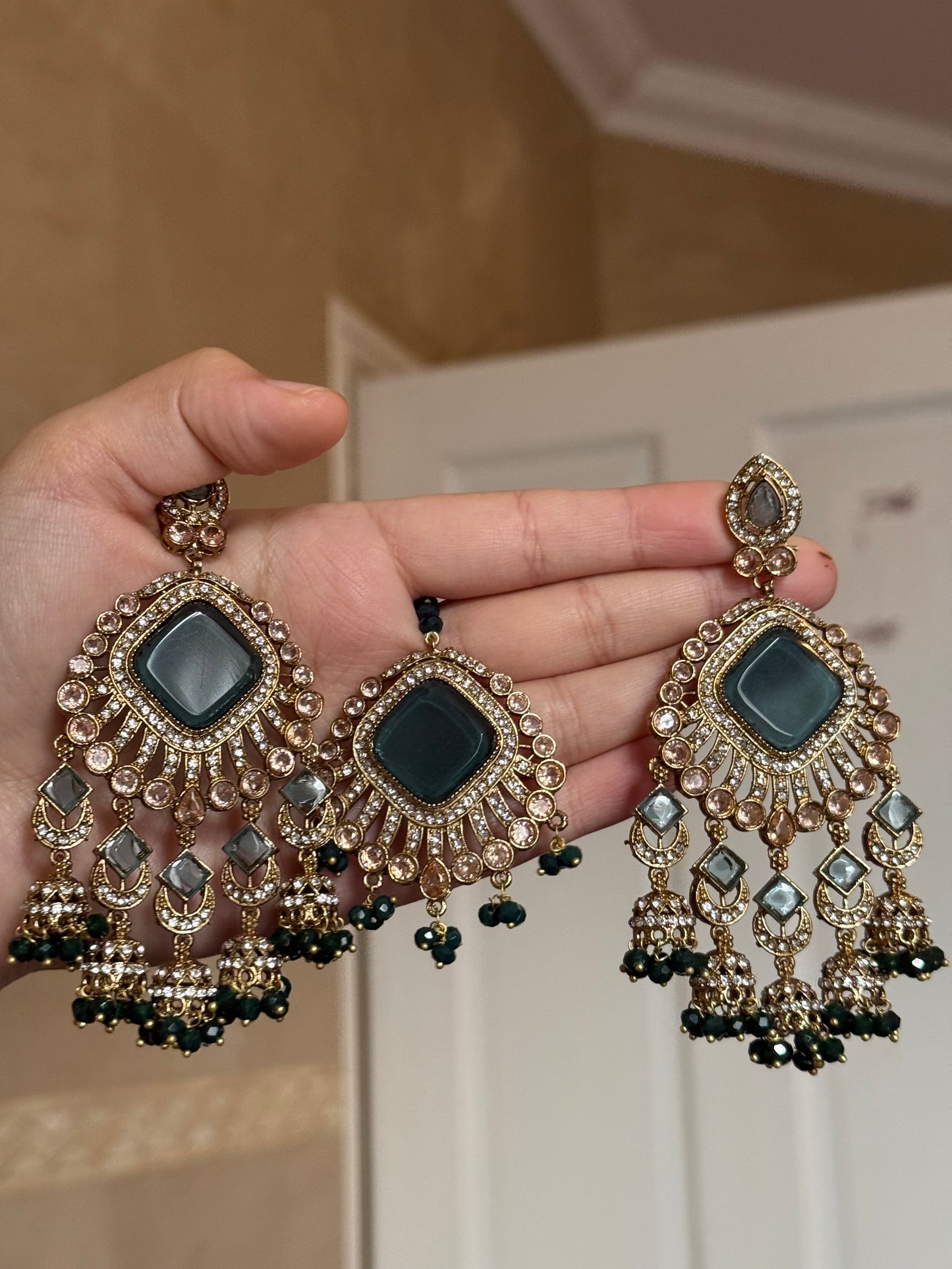 DERIN - Earrings & Tikka set | available in 11 colours | Ammysglamour