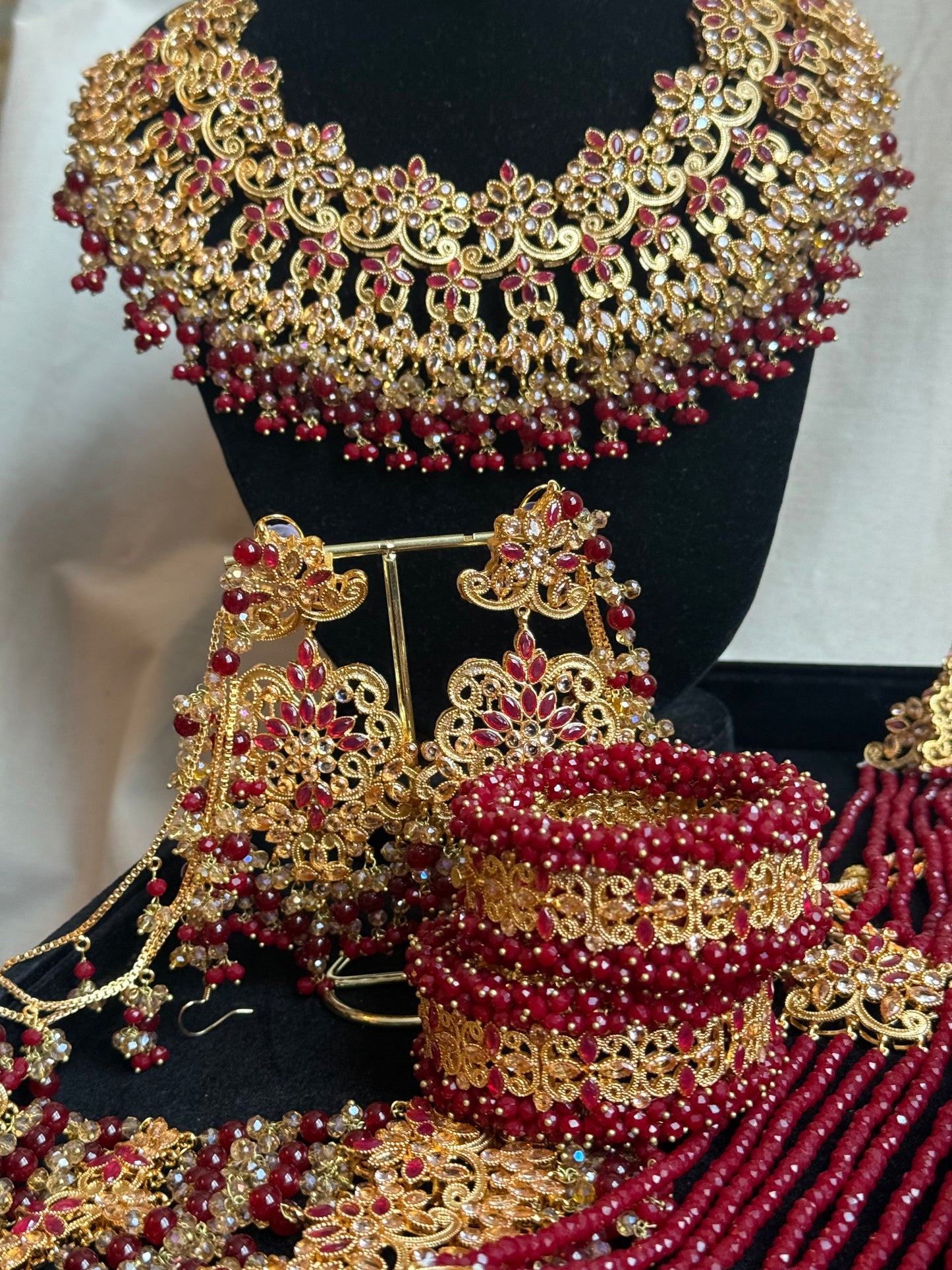 Humna - Heavy Bridal set includes: Mala, choker, Jhumar, Earrings and Tikka