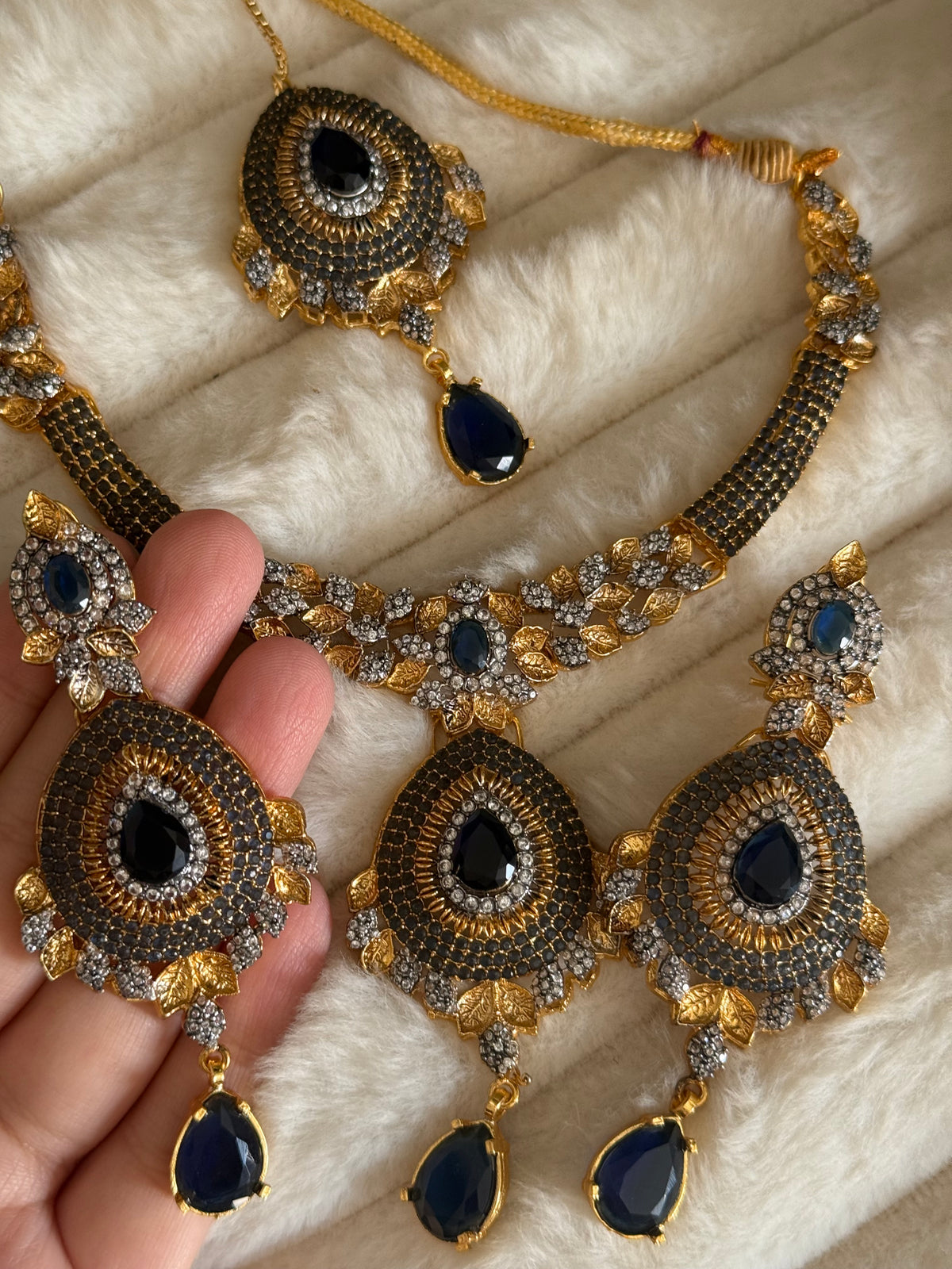 ANAB - Necklace set with earrings and tikka | 10 colours available