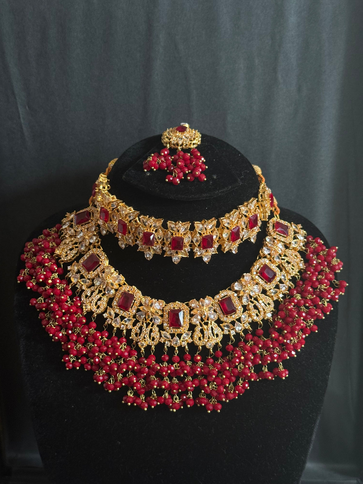 NIDA - Heavy bridal set includes: necklace, choker, jhumar, earrings, tikka and a hand piece (RED)