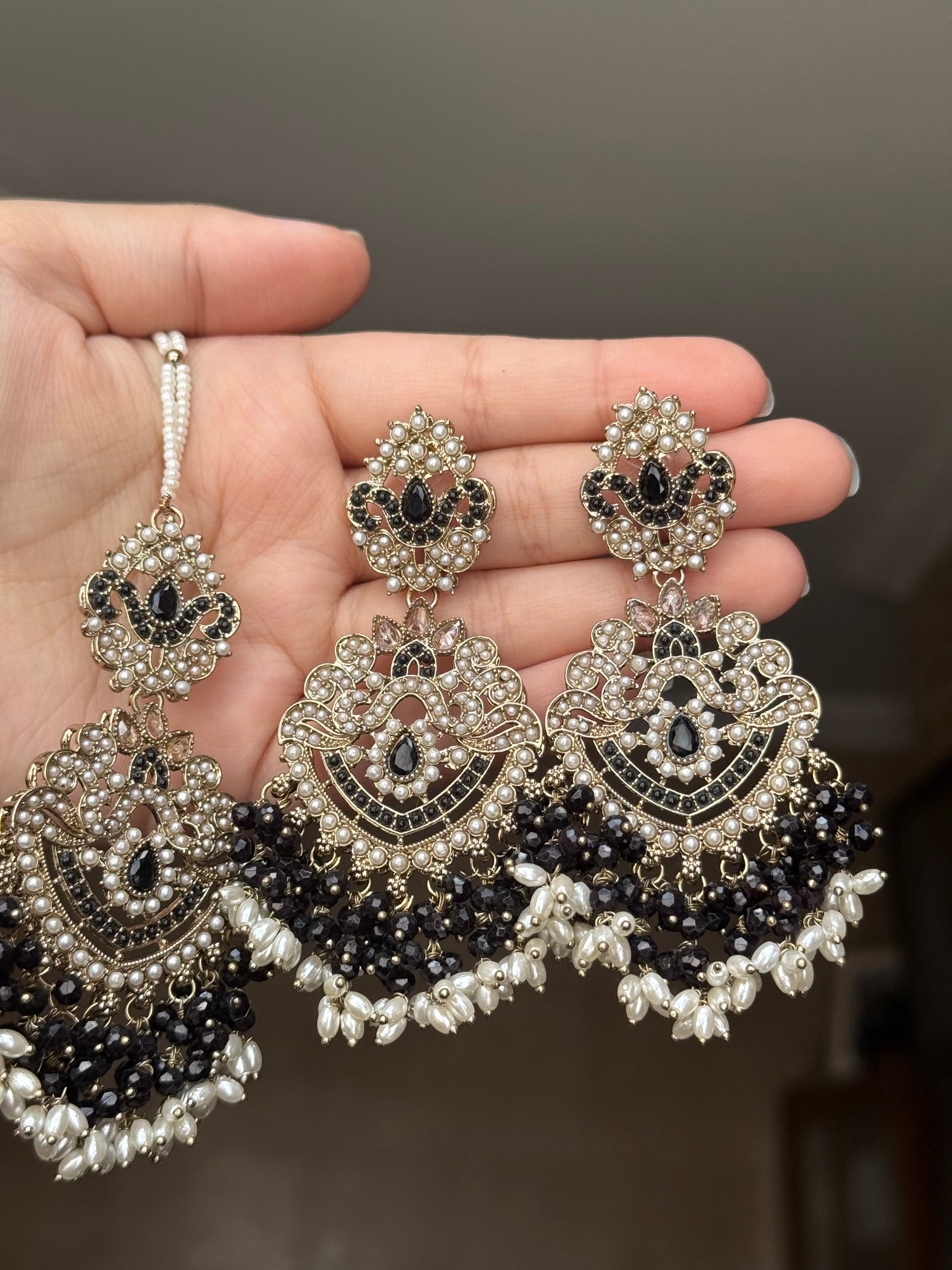 Kubra - Earrings tikka set | 16 colours available
