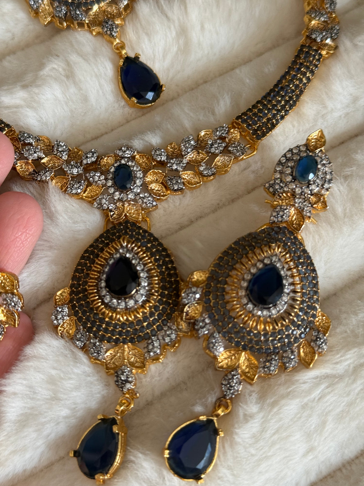 ANAB - Necklace set with earrings and tikka | 10 colours available