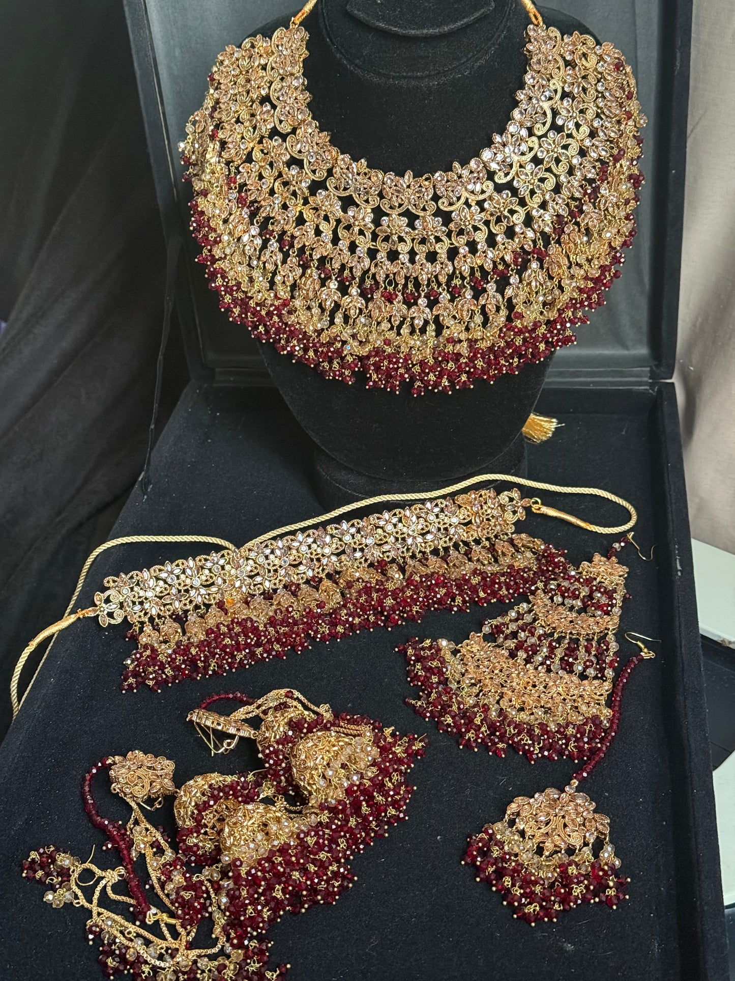 RAVAANI - Hevay Bridal set | Includes: Choker, Necklace, Jhumar, Jhumke, Tikka & Nose Ring | 2 designs available