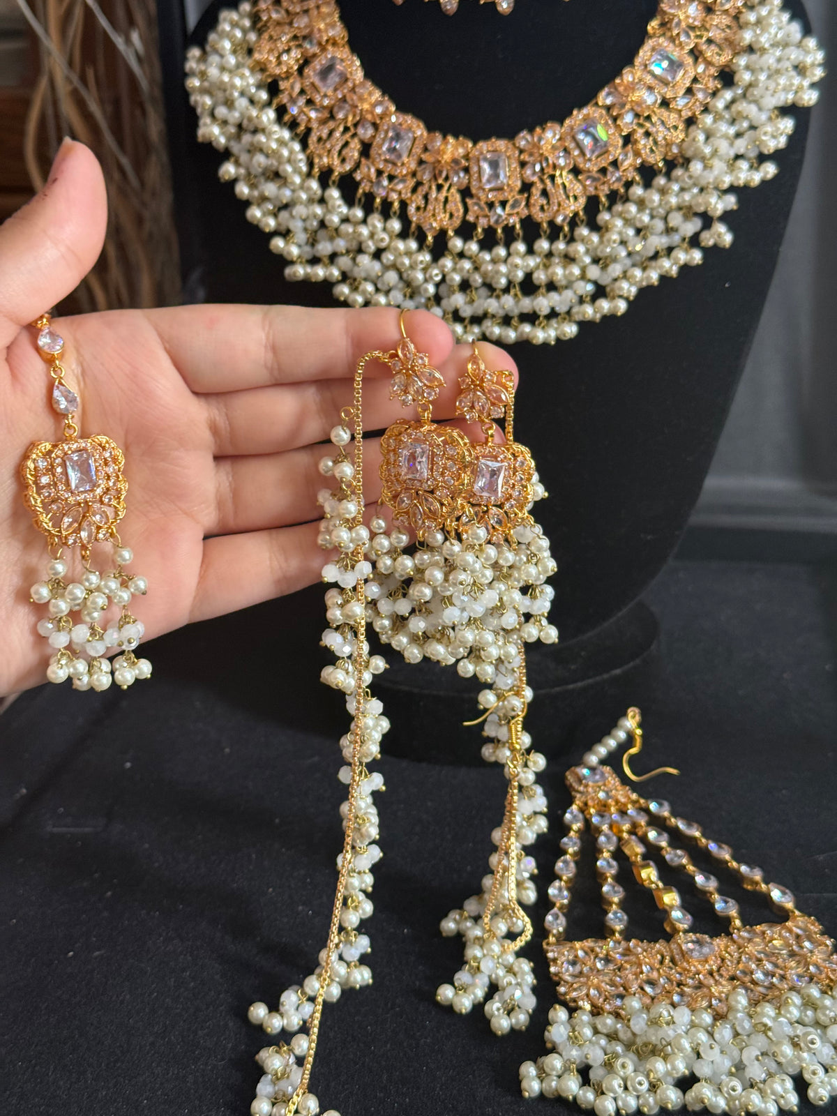 NIDA - Heavy bridal set WHITE | includes: necklace, choker, jhumar, earrings, tikka and a hand piece