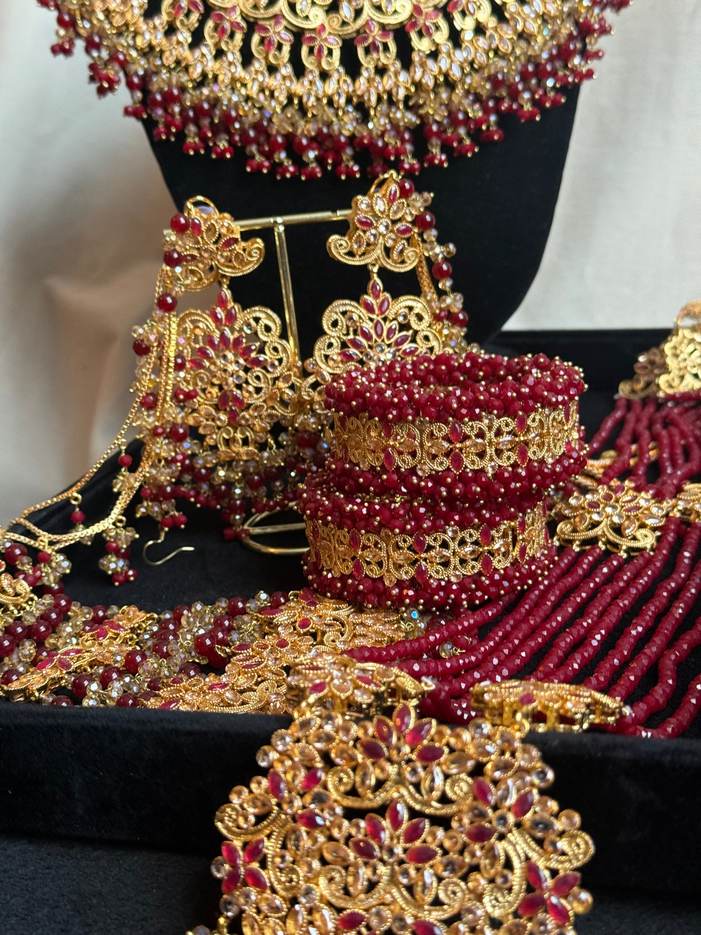 Humna - Heavy Bridal set includes: Mala, choker, Jhumar, Earrings and Tikka