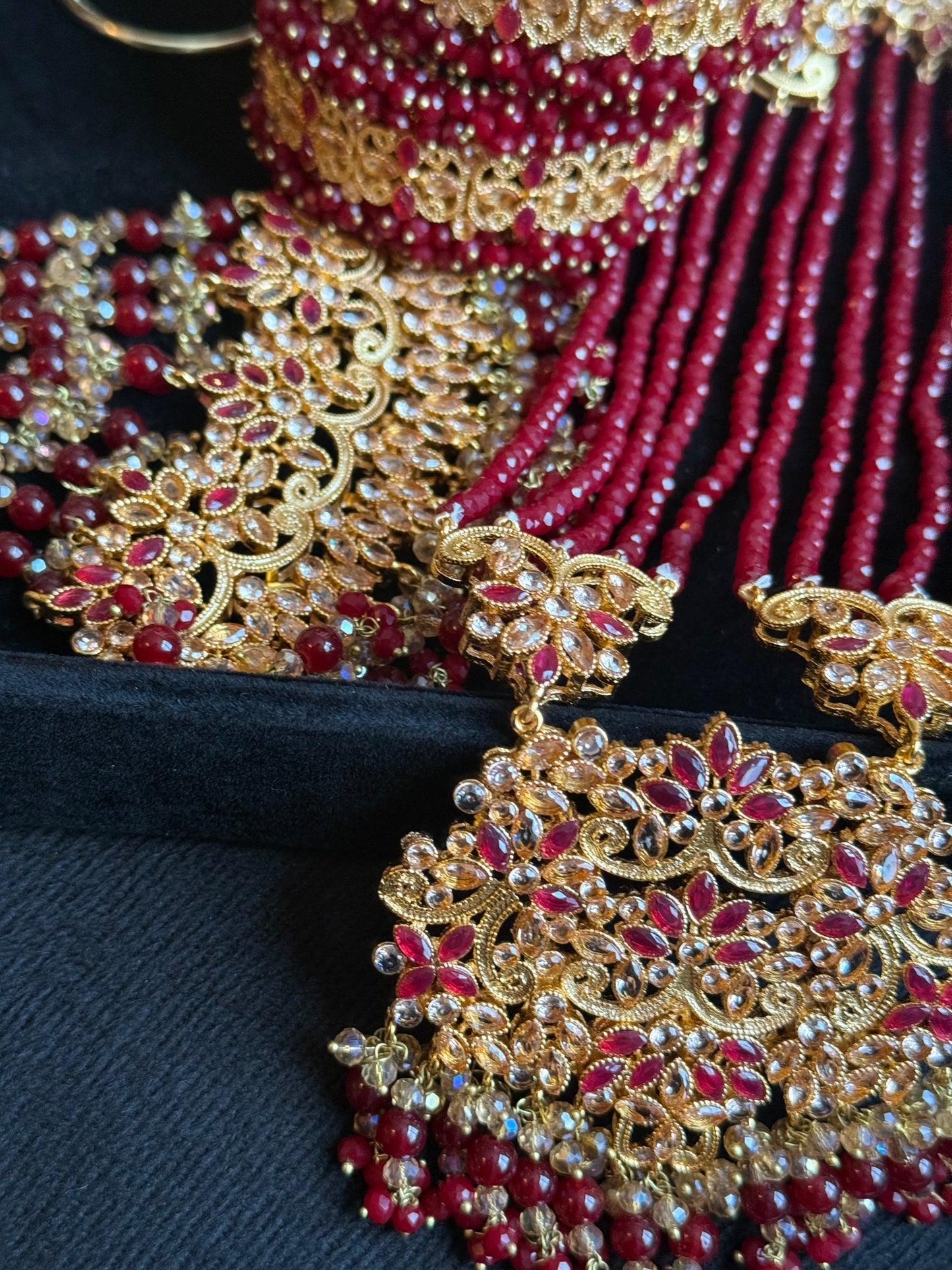 Humna - Heavy Bridal set includes: Mala, choker, Jhumar, Earrings and Tikka