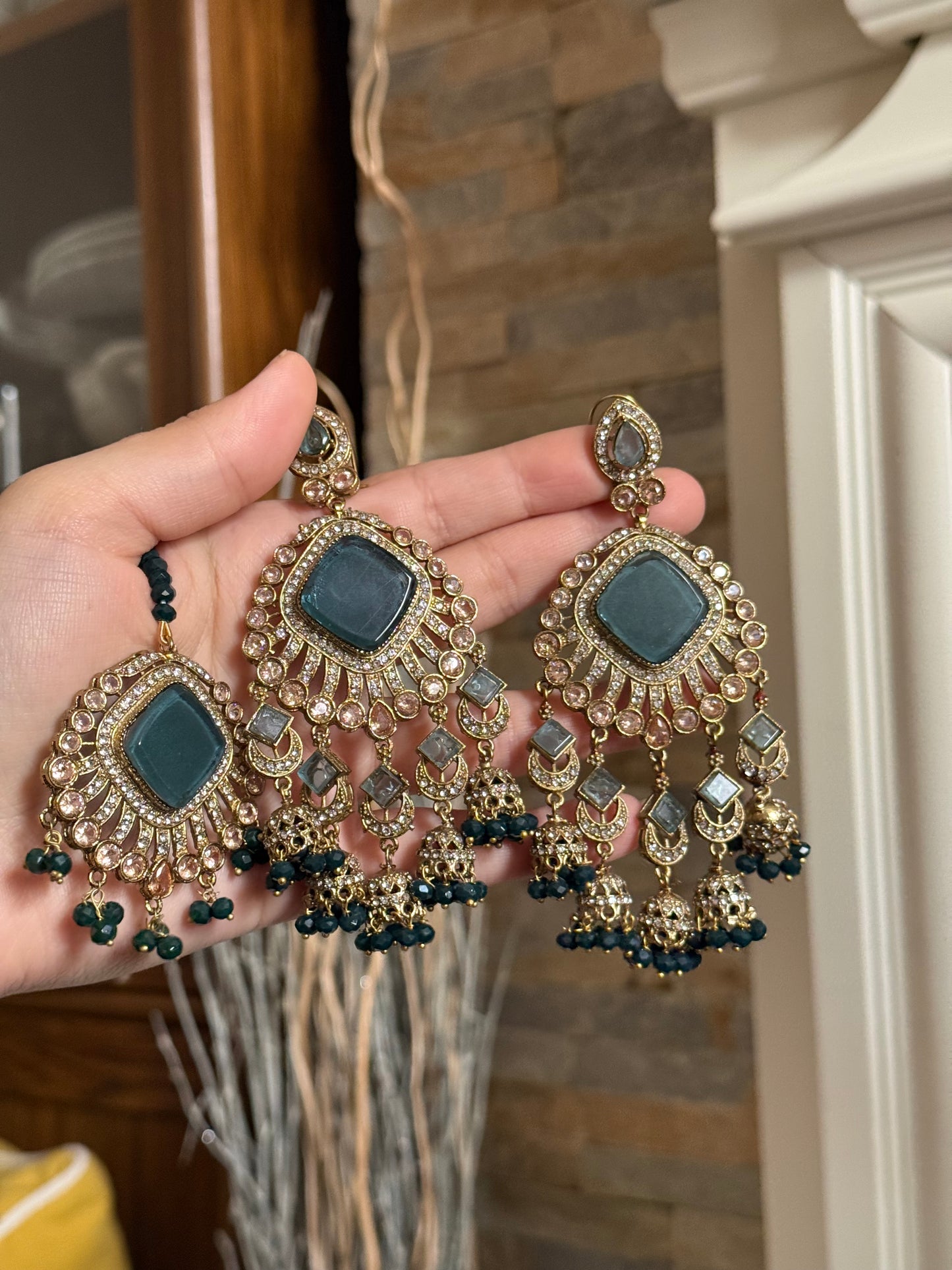 DERIN - Earrings & Tikka set | available in 11 colours | Ammysglamour