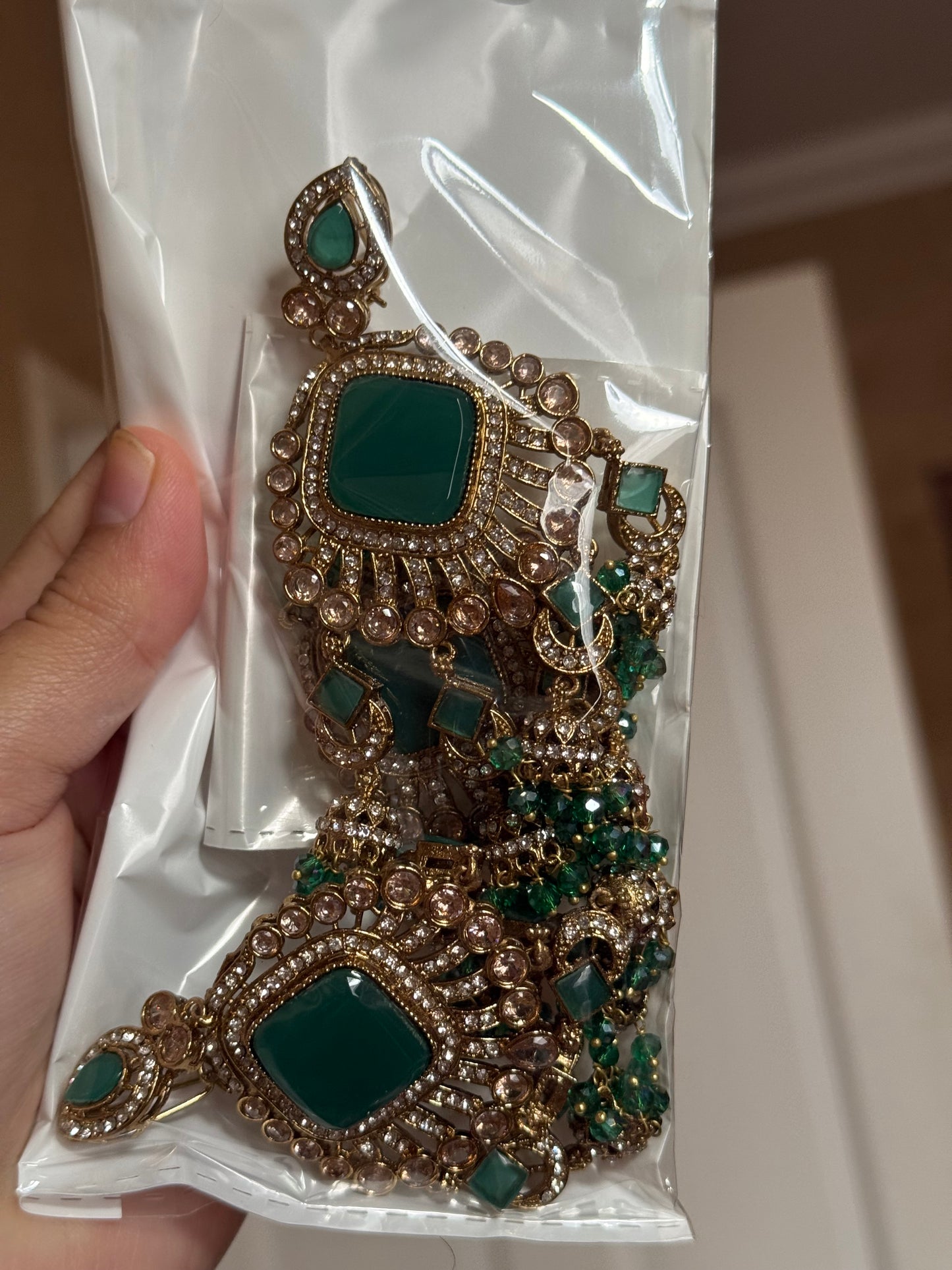 DERIN - Earrings & Tikka set | available in 11 colours | Ammysglamour