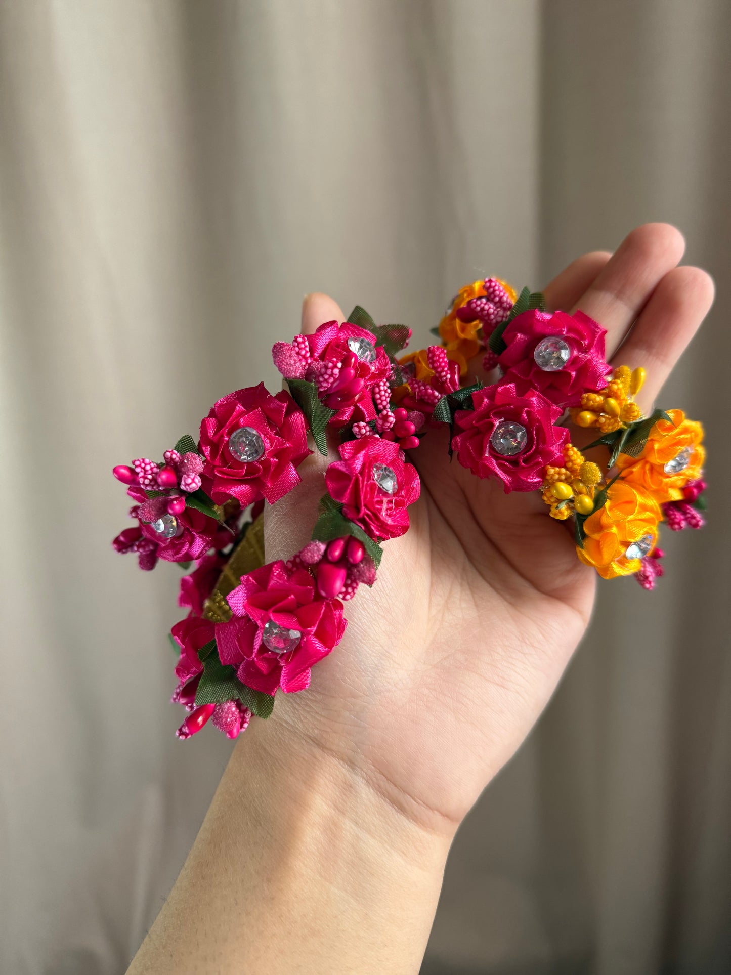 Flower Gajra Bangles (artificial flowers) fit till size 2.8 ONLY!