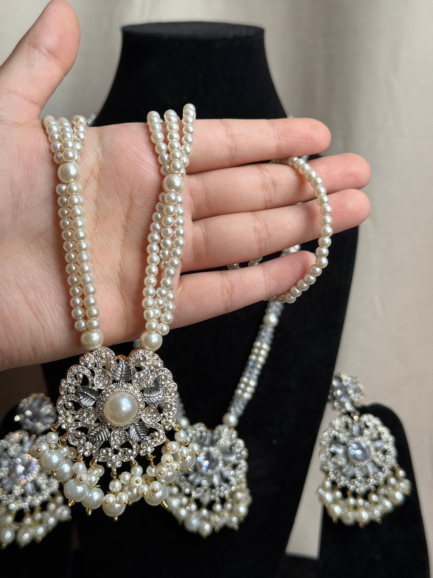 Mehar - Mala with earrings | available in 9 colours