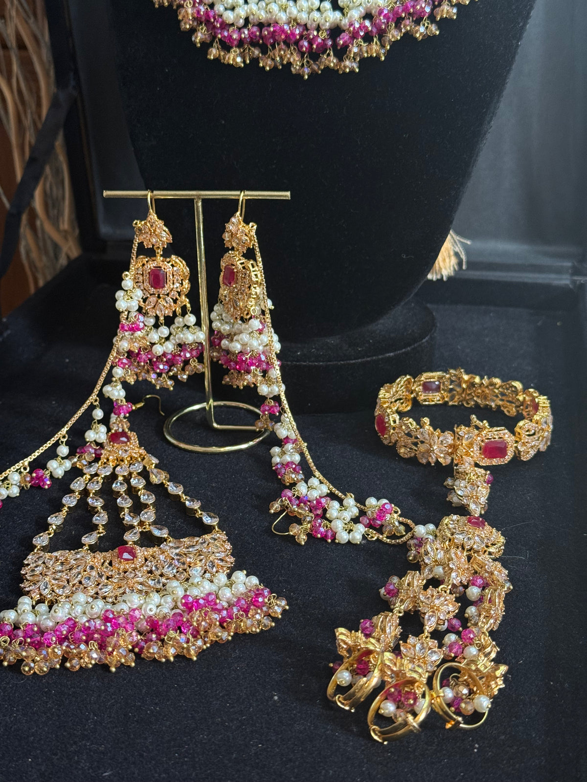 NIDA - Heavy bridal set | includes: necklace, choker, jhumar, earrings, tikka and a hand piece (HOT PINK)