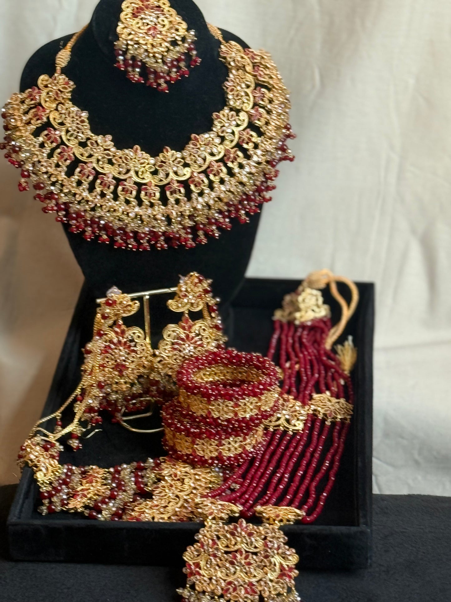 Humna - Heavy Bridal set includes: Mala, choker, Jhumar, Earrings and Tikka